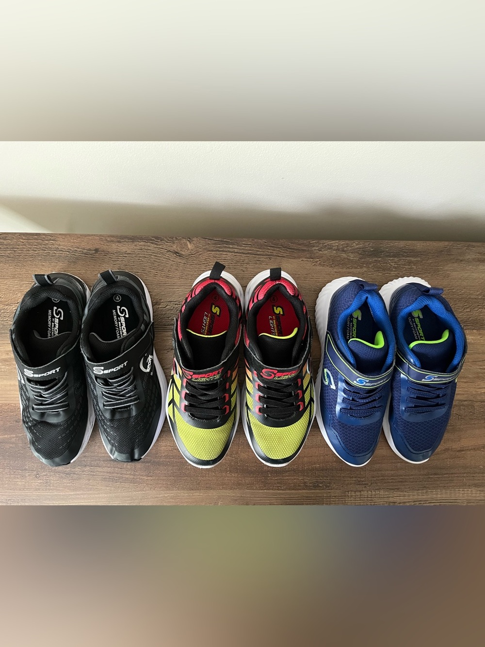 Boys Shoes Skechers Sneakers 3 Pair Bundle Size 4 - Picture 3 of 12